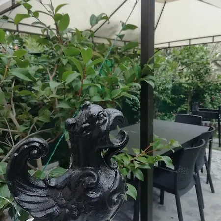 Apartment Roel Garden View