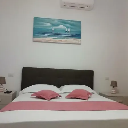 Apartment Roel Garden View