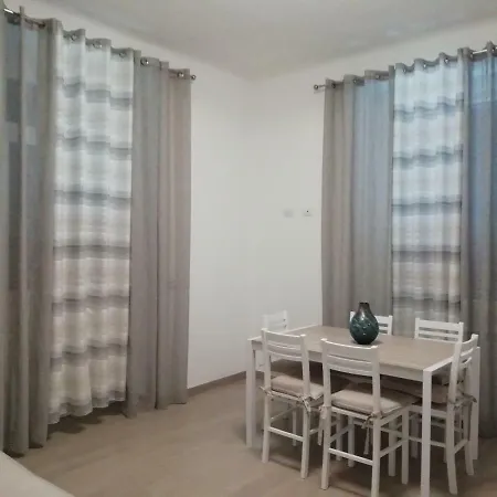 Apartment Roel Garden View *